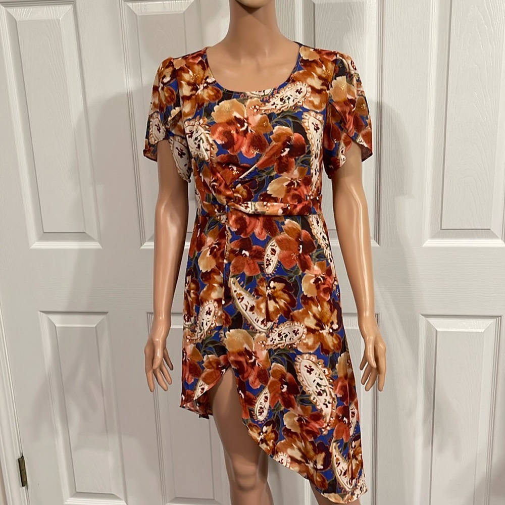 Beautiful Asymmetrical Women’s Short Sleeve Floral Top